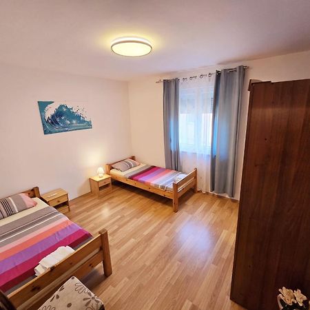 Spacious Apartment With Parking&Garden Marčana 外观 照片