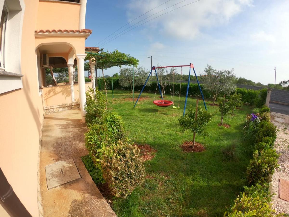 Spacious Apartment With Parking&Garden Marčana 外观 照片