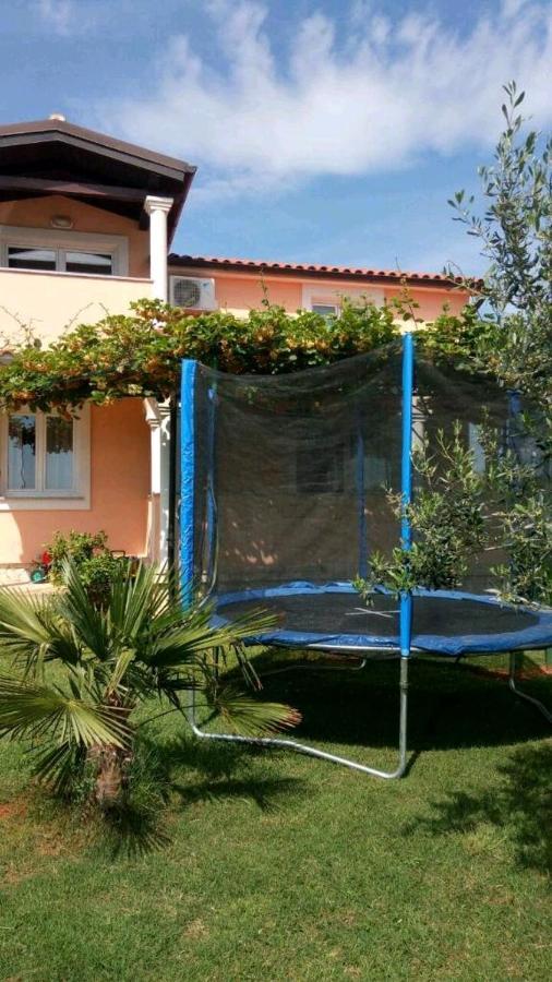 Spacious Apartment With Parking&Garden Marčana 外观 照片