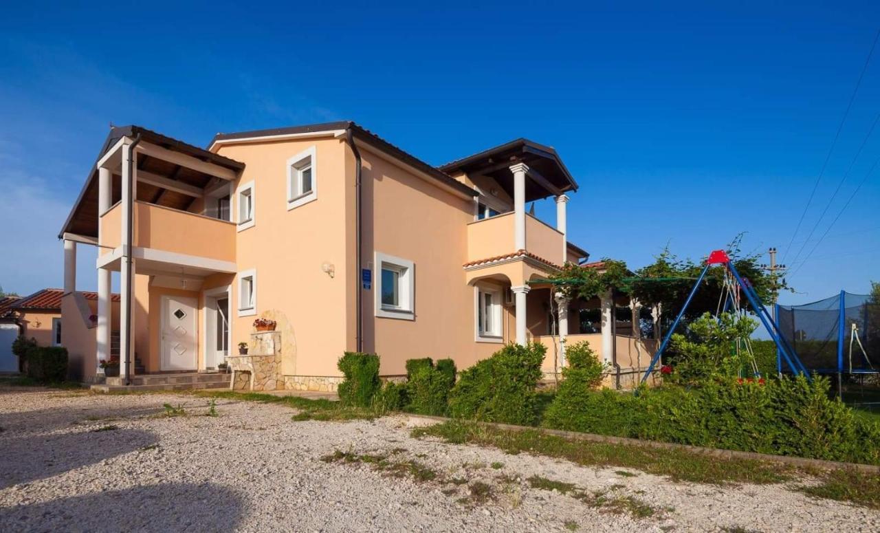 Spacious Apartment With Parking&Garden Marčana 外观 照片