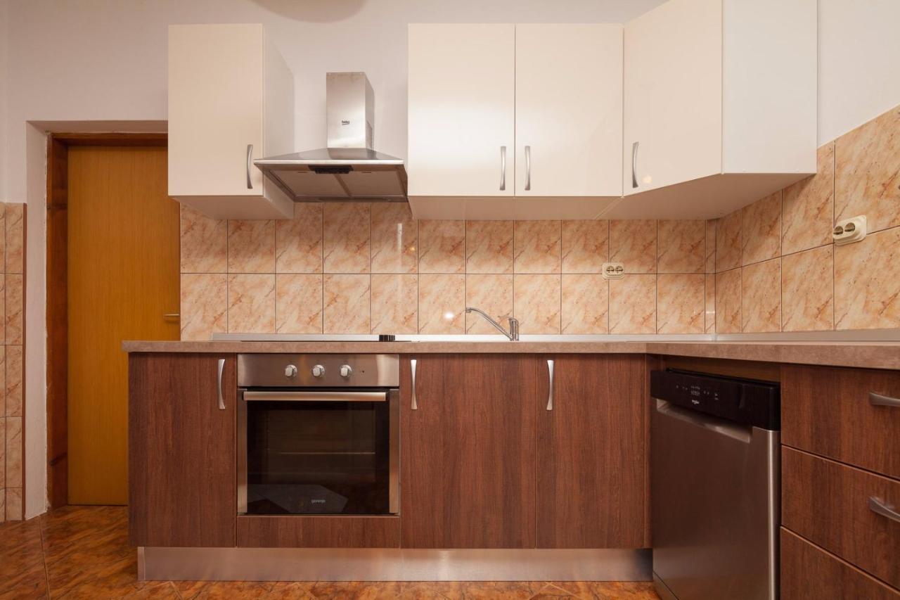Spacious Apartment With Parking&Garden Marčana 外观 照片