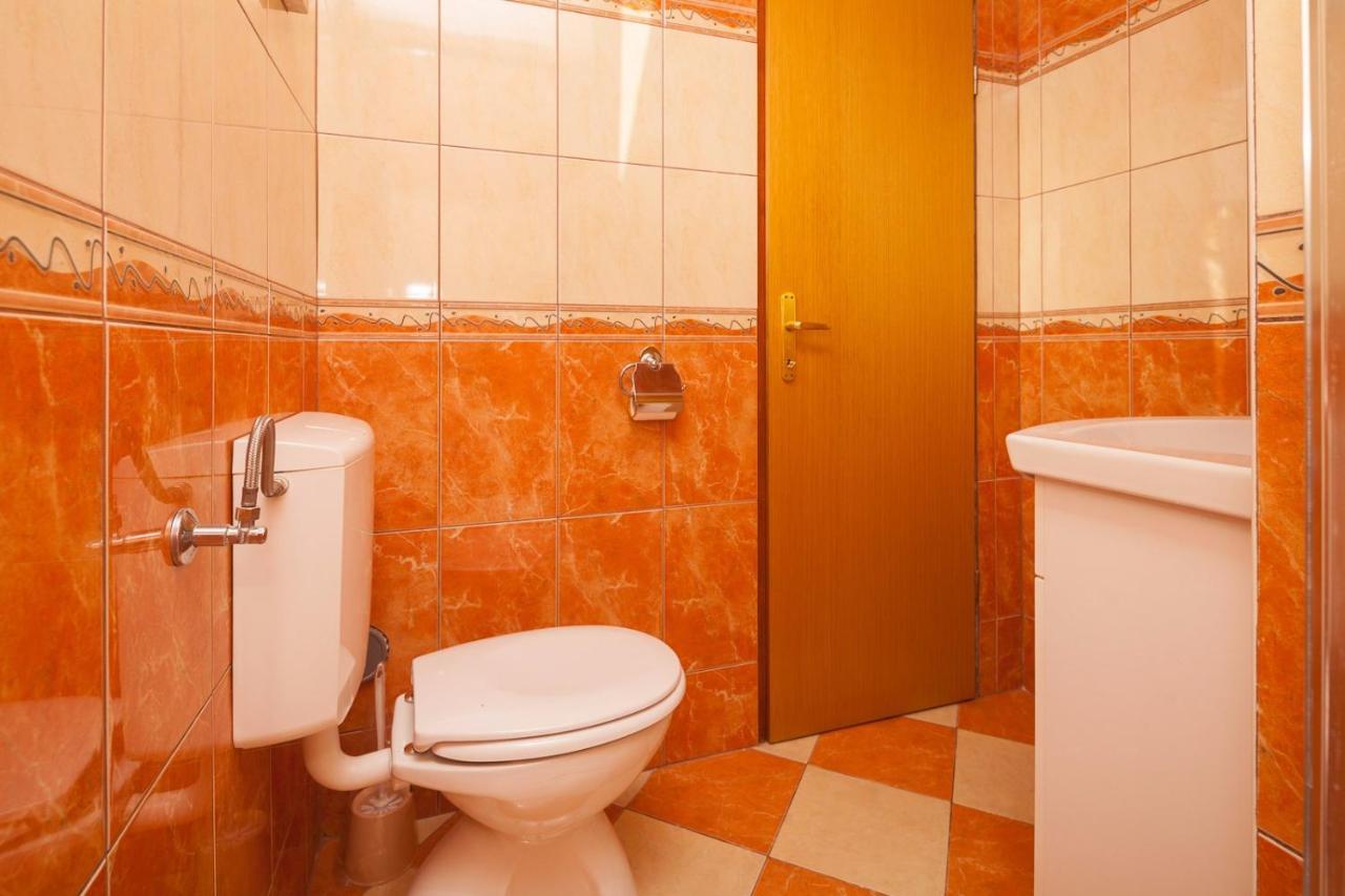 Spacious Apartment With Parking&Garden Marčana 外观 照片